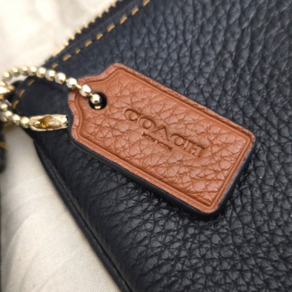 Coach X Disney - Minnie Mouse - Black and Tan Leather Wristlet - Picture 2 of 5